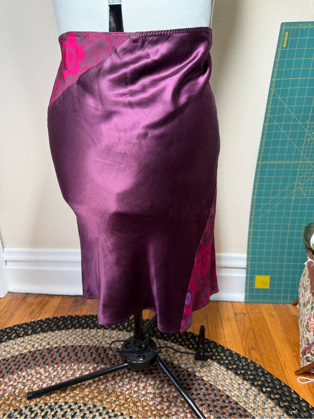 Vintage Express Women's Satin Midi Skirt in Plum with Magenta Accents